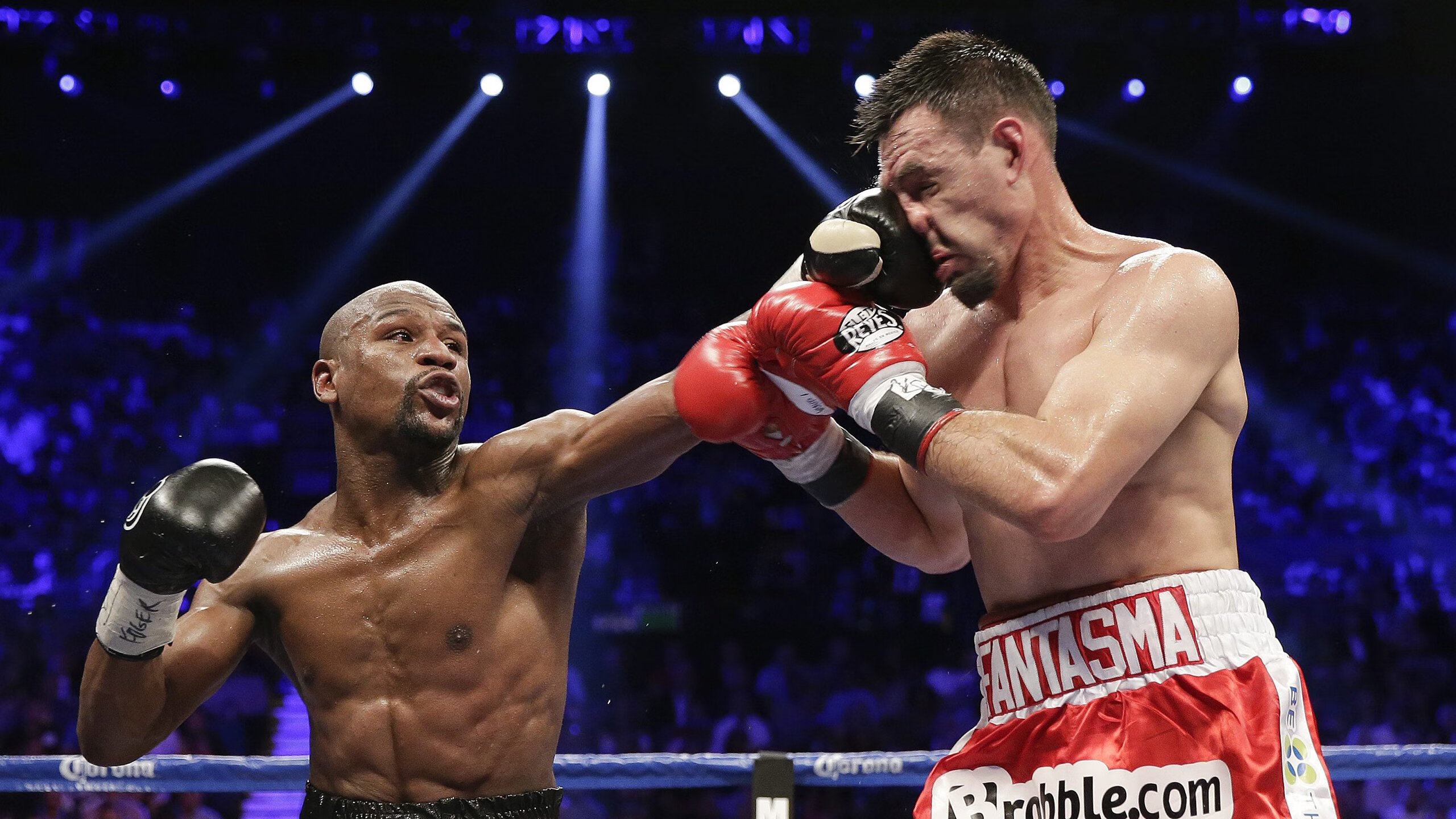 争议判罚总结：这一夜裁判让球迷怒火中烧，篮球裁判争球在哪里发球