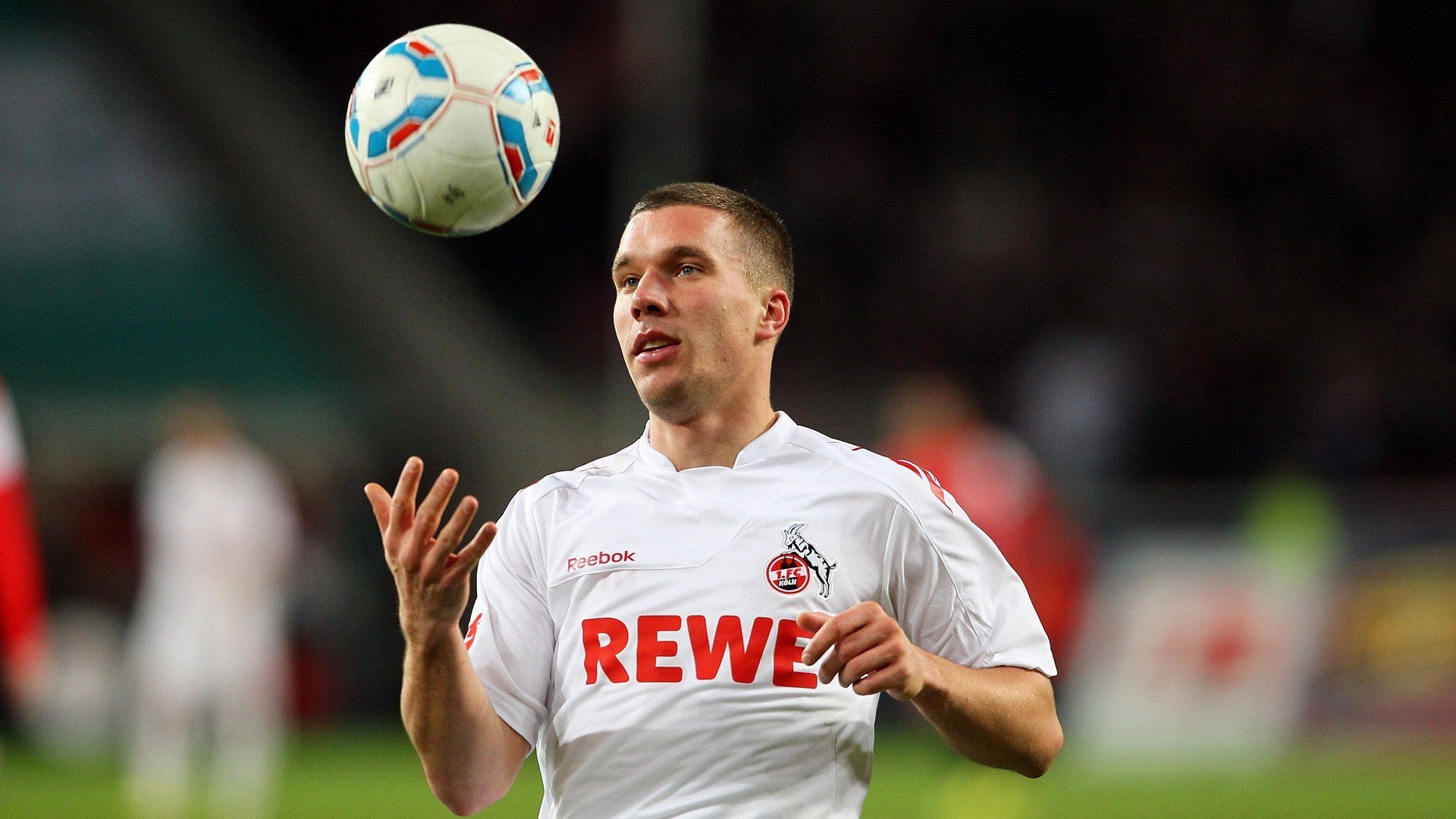 德甲精彩瞬间不断，关键扑救助球队扭转战局，德甲引援